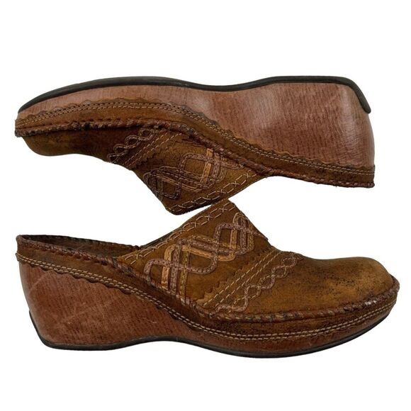 Clarks Artisan Collection Clogs Mule 2.75" Heel 8M Brown Leather Stitched 72932 - Picture 1 of 8